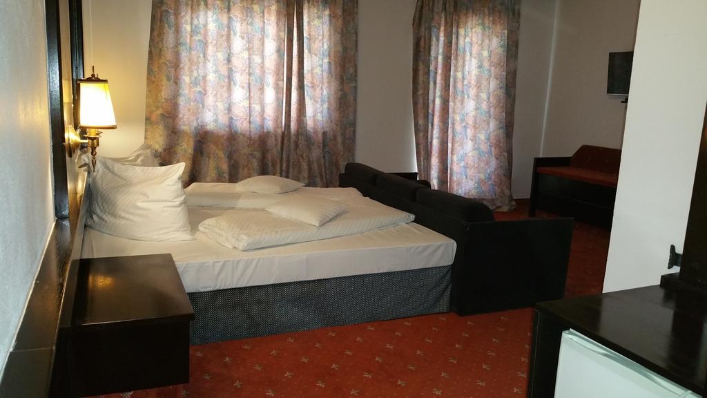 Conacul Balta Alba Hotel Bagian luar foto